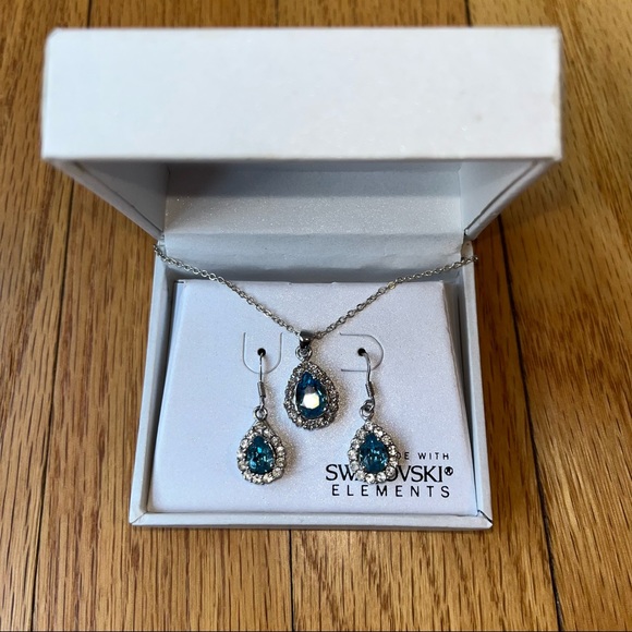 Swarovski Crystal Necklace and Earrings 🤩 - Picture 3 of 4